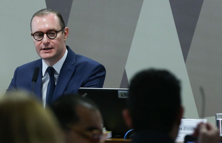 Opinião pública não deve determinar julgamento, afirma Zanin