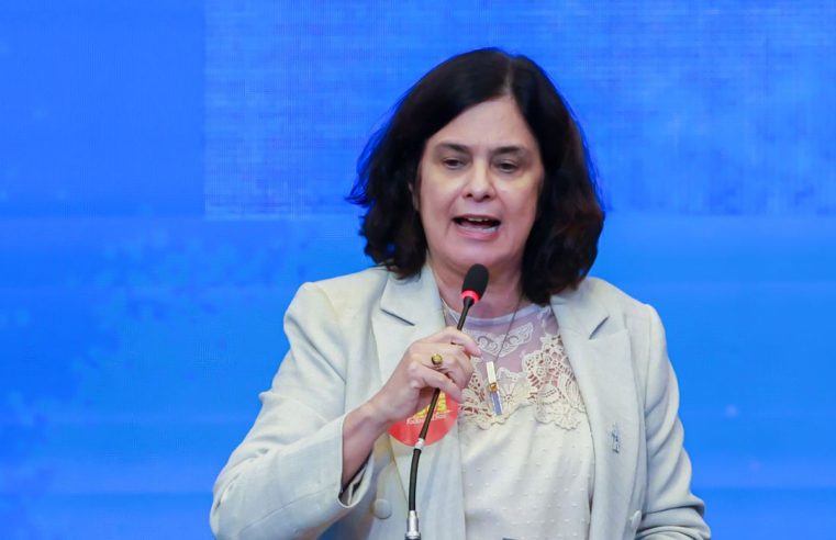 Governo vai pagar piso da enfermagem retroativo a maio