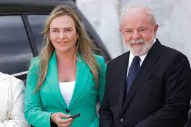 Lula oferece apoio aos catadores de materiais recicláveis e liga para Celina Leão