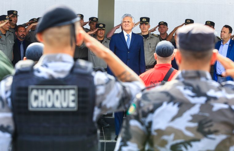 Caiado  entrega mais de mil submetralhadoras de fabricação alemã à PM