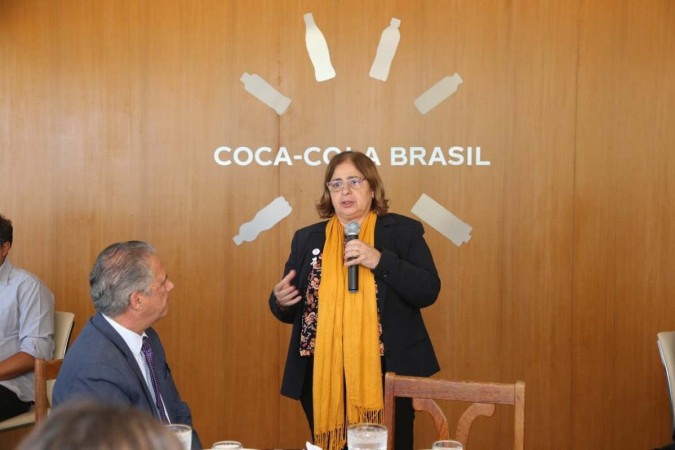 Ministra afirma que “feminicídio mata duas vezes” a mulher