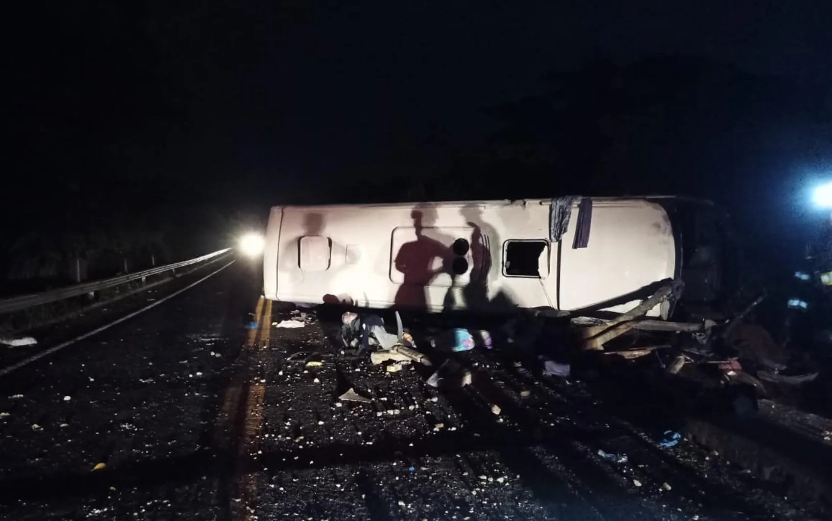 Acidente deixa um morto e 33 feridos em Jaupaci