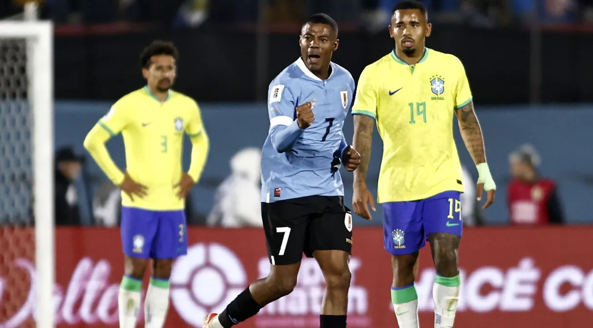 Brasil perde e cai para terceira posição