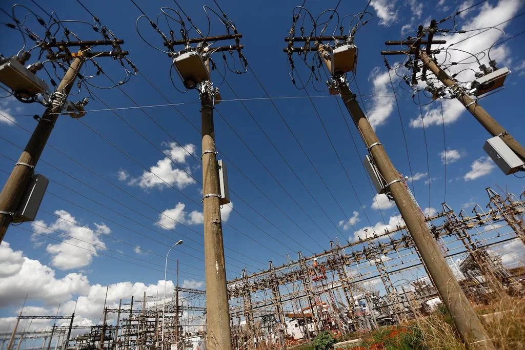 Cidades em Goiás poderão ficar sem energia durante manutenções