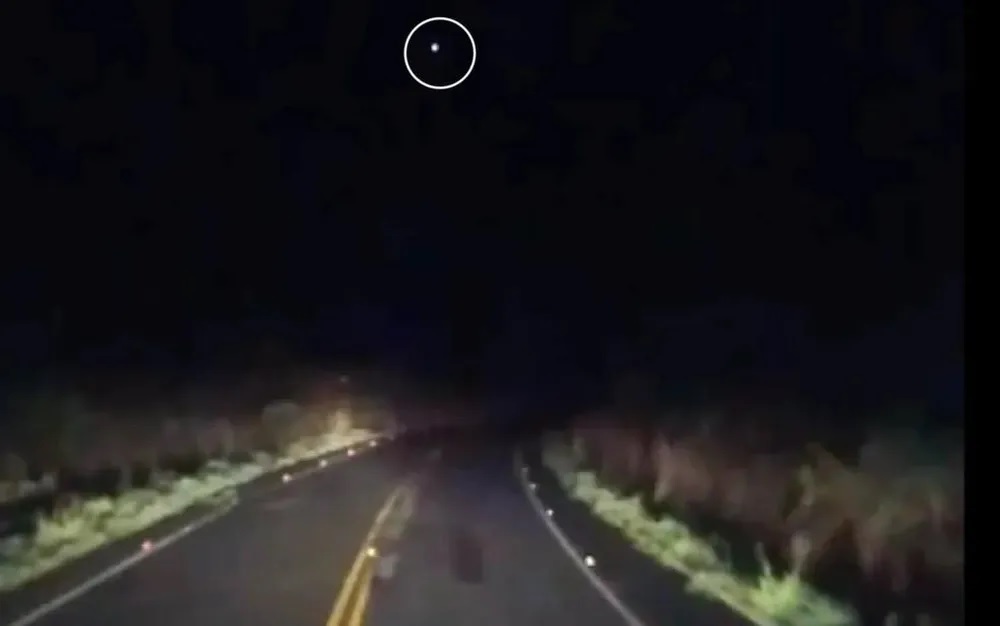 Luz misteriosa assusta motoristas em Goiás