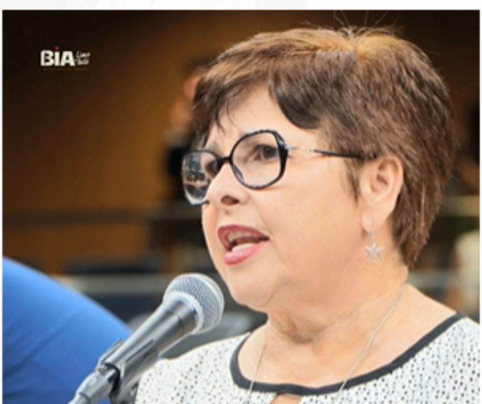 Deputada Bia cobra Plano de Carreira dos Administrativos da Educação