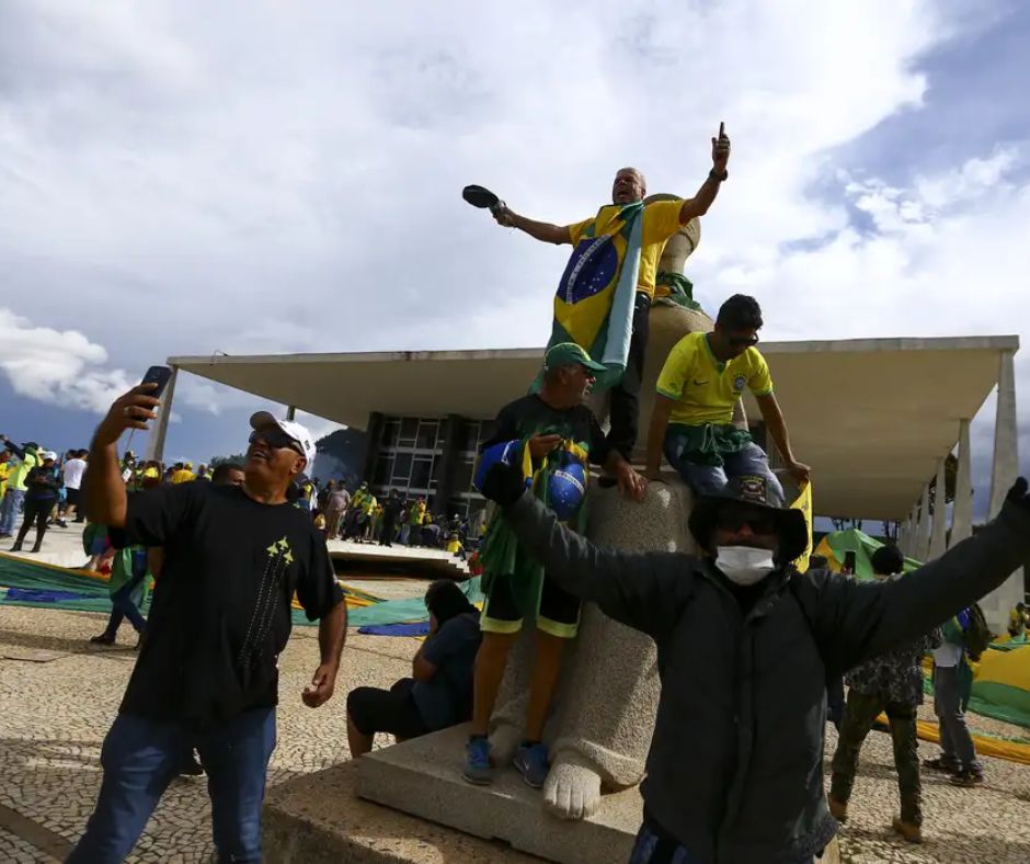 Um ano após tentativa de golpe, STF mantém 66 presos